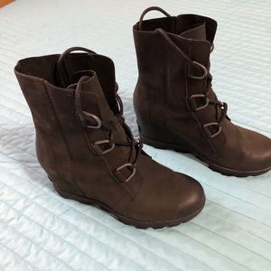Sorel winter boots with wedge heel